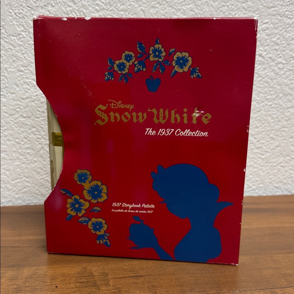 Bésame Cosmetics x Disney’s Snow White The 1937 Collection Storybook Palette - Picture 2 of 11